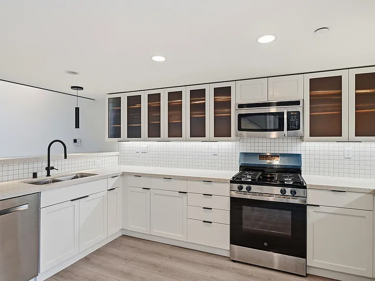 300 Linden St #3 — Photo 6