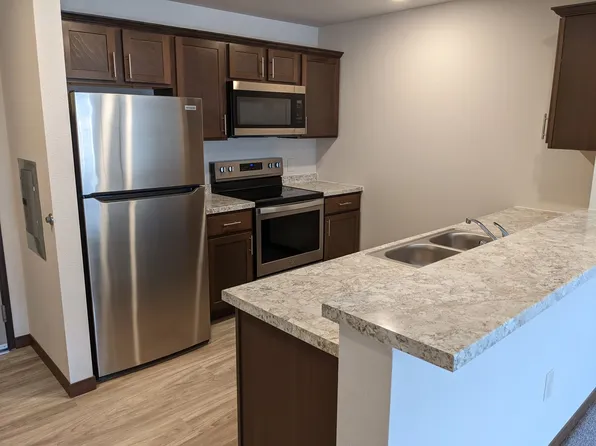 Hickory Grove Apartments (C), 1221 Enterprise Dr E #23450b34d, Belle Plaine, MN 56011