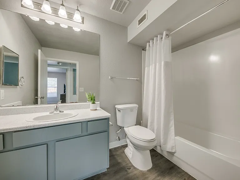 8611 Waters Edge Dr — Photo 6