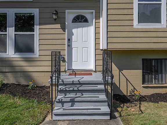 4th image of 5152 Beacon Dr