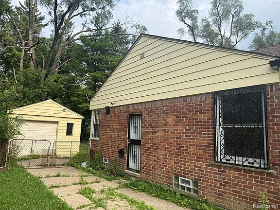 3rd image of 19358 Evergreen Rd
