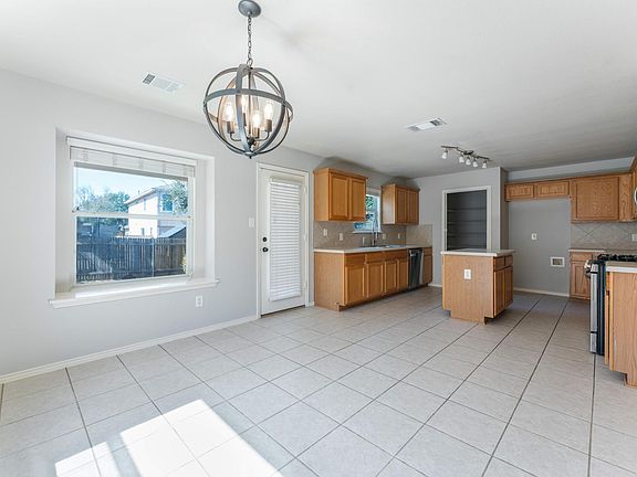 5th image of 2801 Winslow Dr