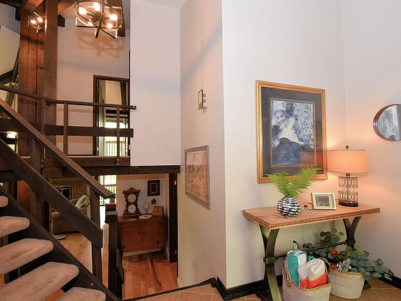 3rd image of 820 Aspen Dr #A-3