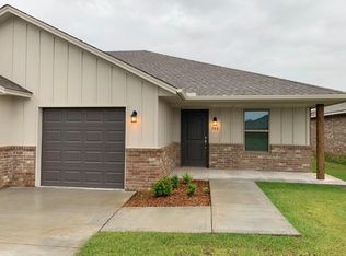 784 NE 4th St, Newcastle, OK 73065