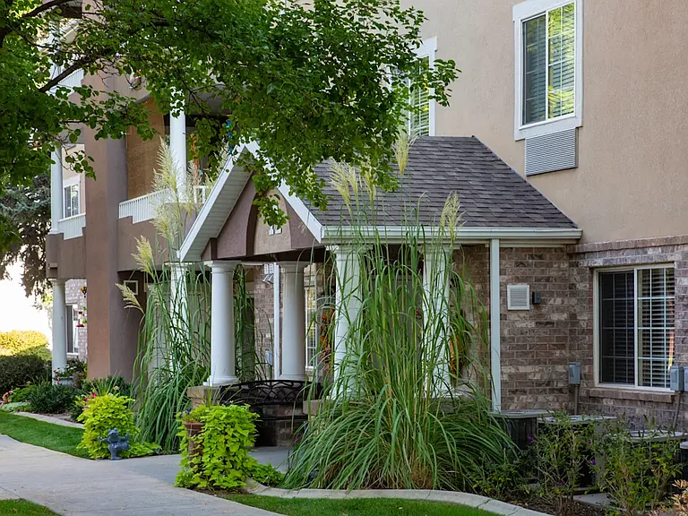 Riley Court — Photo 8
