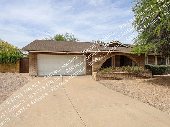 4th image of 1028 E Paradise Ln
