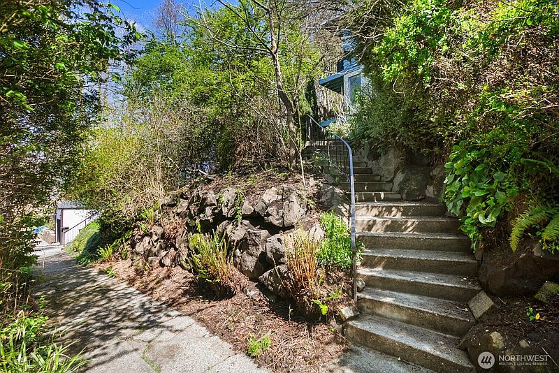 3rd image of 3438 14th Avenue W