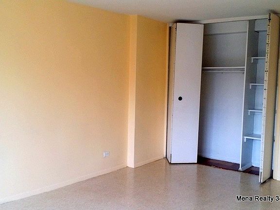 2nd image of 3424 Kingsbridge Ave APT 4K