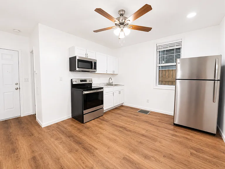 318 N Paca St — Photo 4