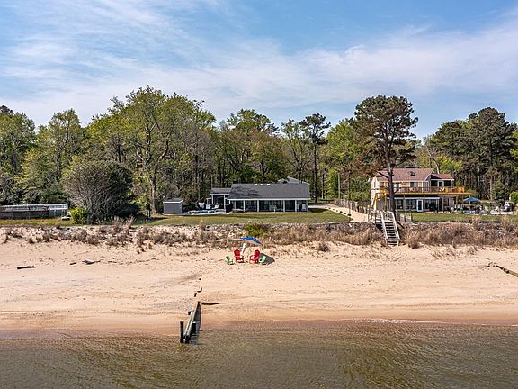 4th image of 100 Beachfront Dr