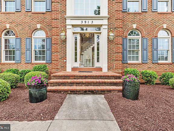 3rd image of 3913 Arbor Crest Way