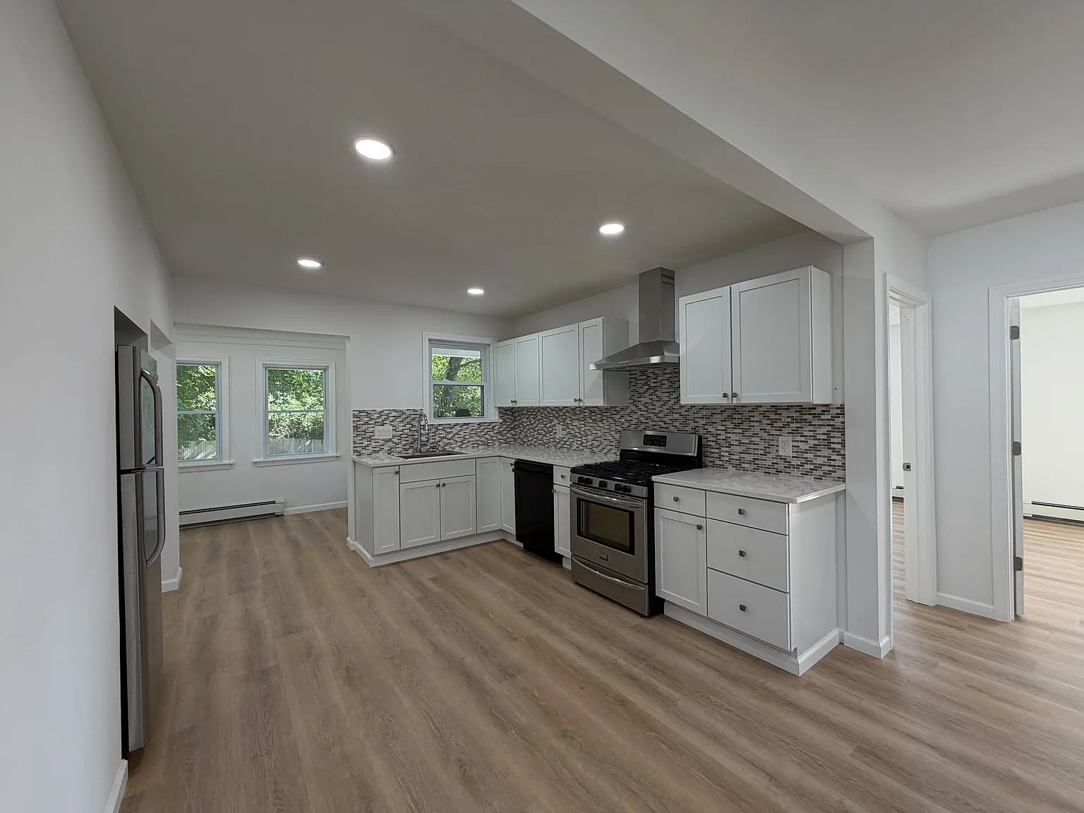 3 bed, $2,300 — Photo 1