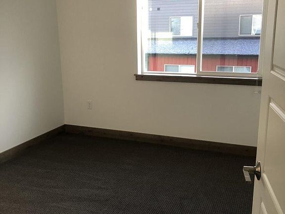 3rd image of 1142 Samantha Ln Unit B