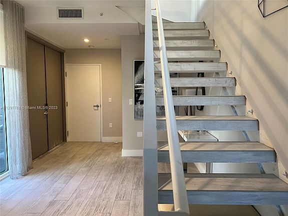 5th image of 1000 Bay Dr #6
