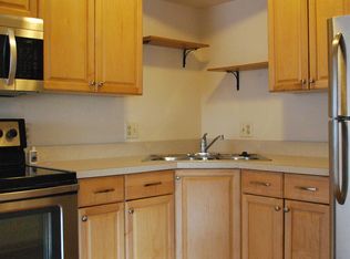 425 Deldona Dr #3, Mankato, MN 56001