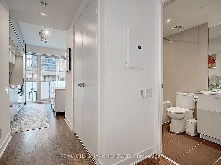 15 Grenville St #1406 — Photo 45