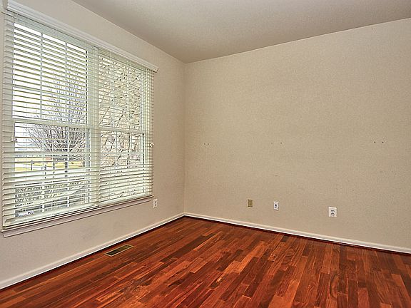 3rd image of 43561 Warden Dr
