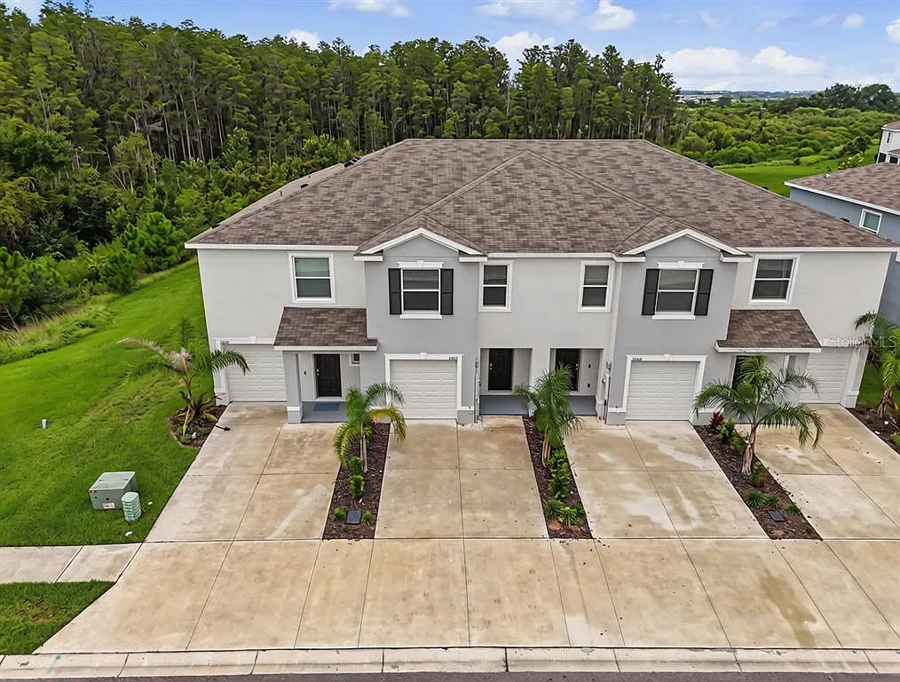 3 bed, 2.5 bath, 1673 sqft, $2,300 — Photo 3