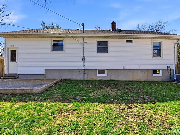3rd image of 613 Jasmin Dr