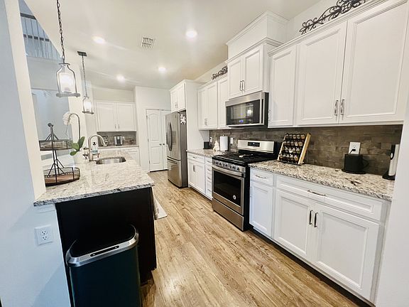 4th image of 4008 Meadow Knoll Ln