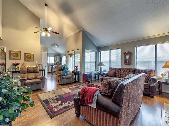 4th image of 5756 Golden Oaks Dr
