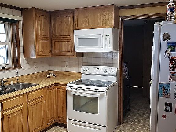 3rd image of 137 N Stanton Ave