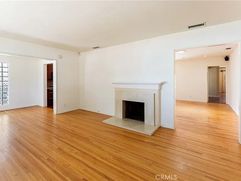 4722 Ventura Canyon Ave — Photo 8