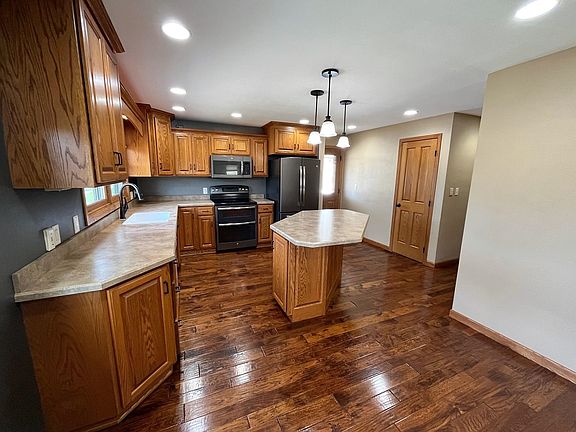 3rd image of 303 E 19th St