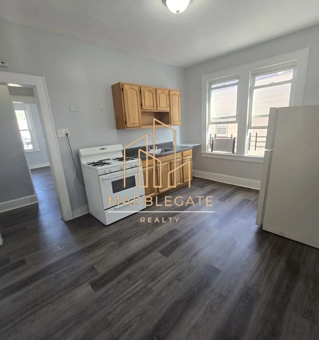3 bed, 1050 sqft, $1,800 — Photo 2