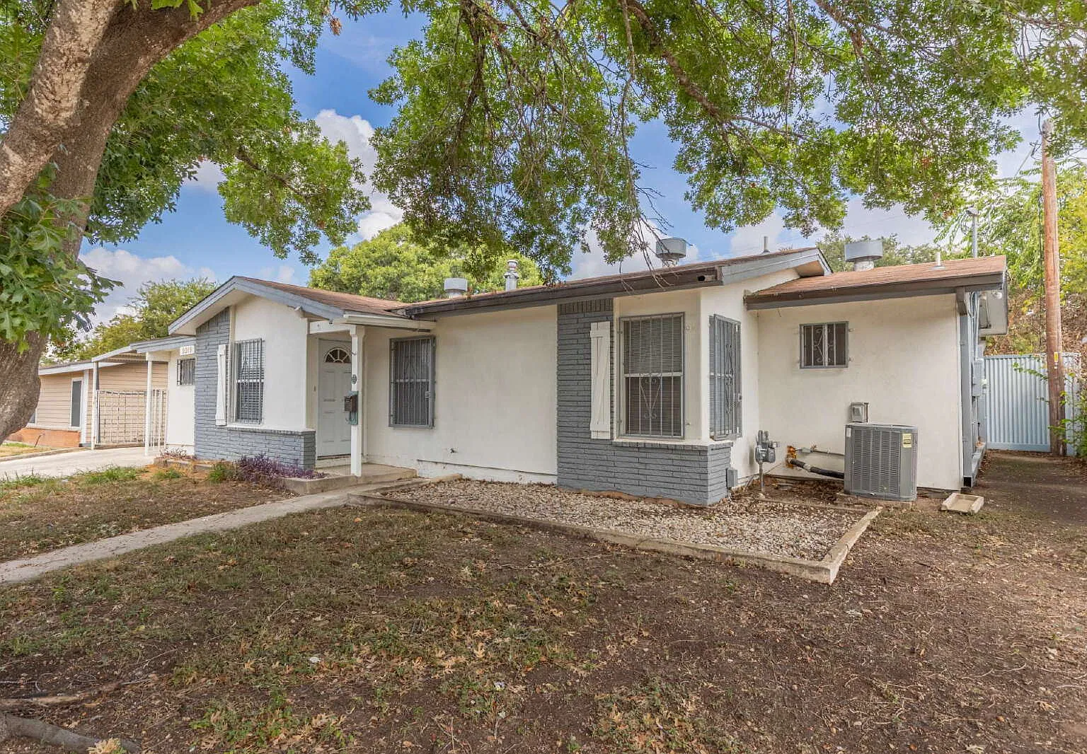 3 bed, 2.0 bath, 1288 sqft, $1,400 — Photo 2
