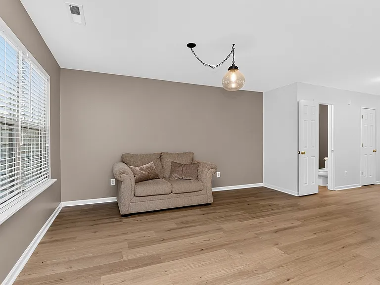3094 Des Prez Ave — Photo 8