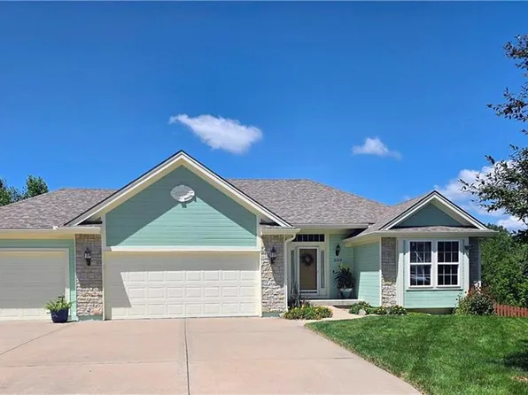 2004 NE 196th Pl, Smithville, MO 64089