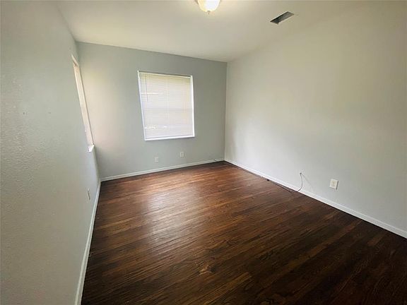 5th image of 1401 Woodcrest Dr