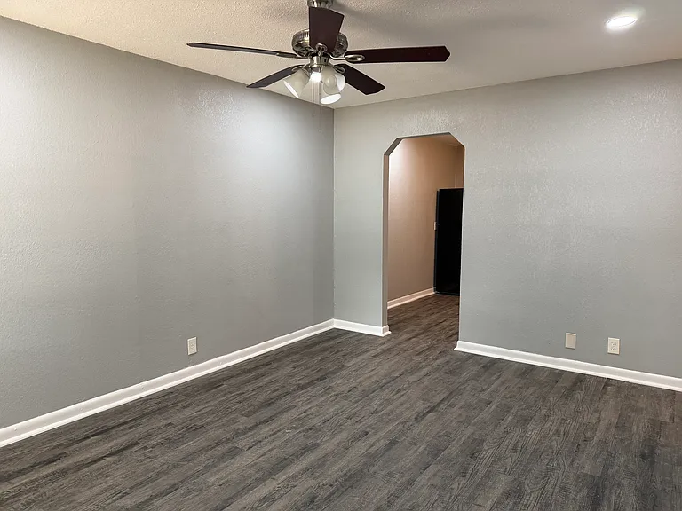 2504 Normont Cir — Photo 3