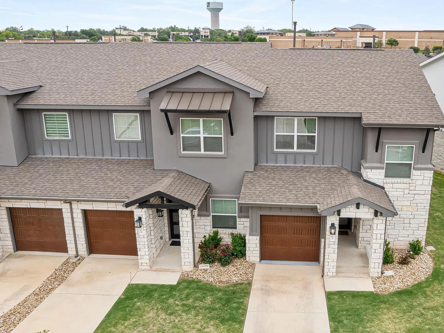 3 bed, 2.5 bath, 1609 sqft, $2,100 — Photo 1