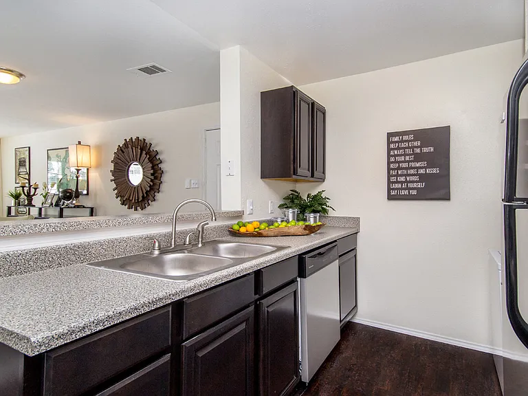 Dover Farms Apartments — Photo 3