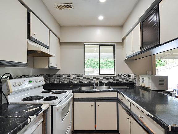 4th image of 20350 53rd Ave #77