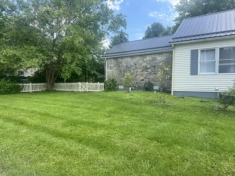 122 Dillon St — Photo 3