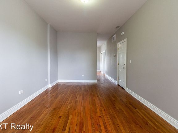 3rd image of 3250 N Leavitt St #8838138