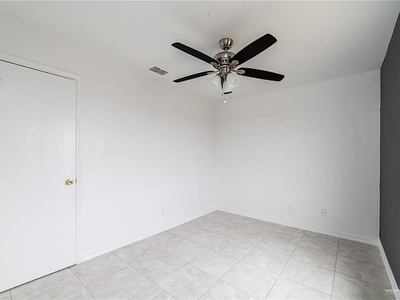 5th image of 2500 Hamburg St