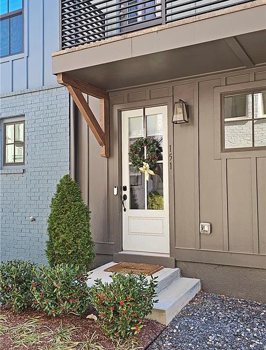 1st image of 151 Chestnut Cir