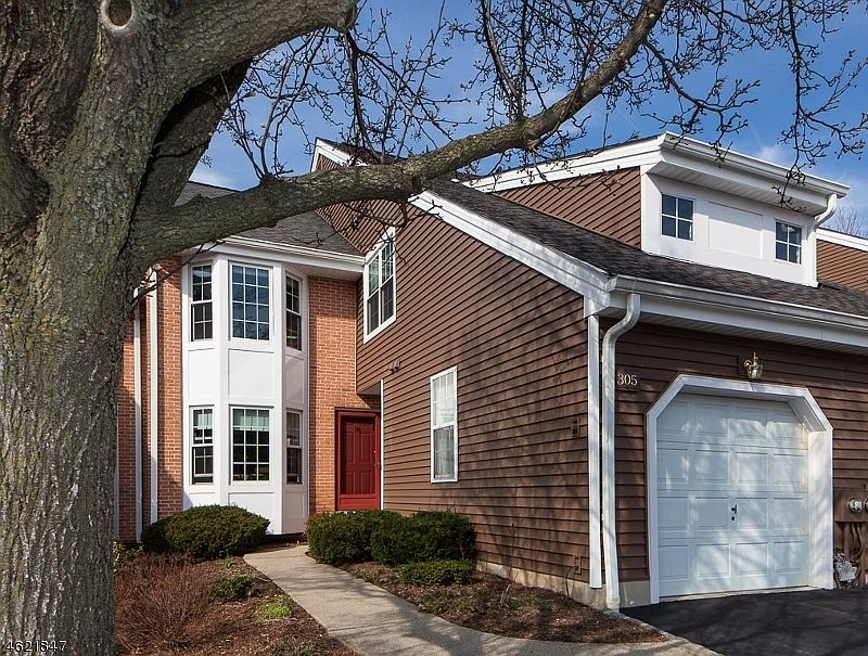 1st image of 305 Araneo Dr