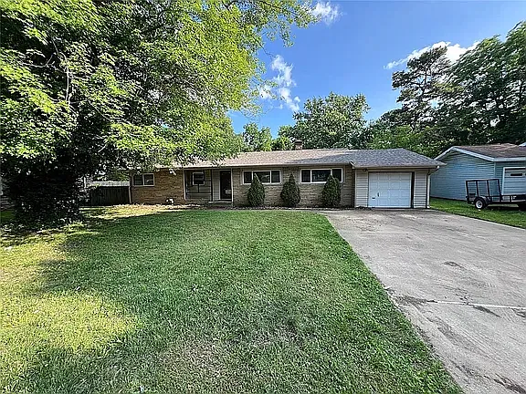 4 bed, 1588 sqft, $2,400 — Photo 3