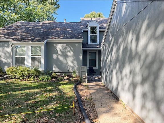 3rd image of 7923 Colony Ln