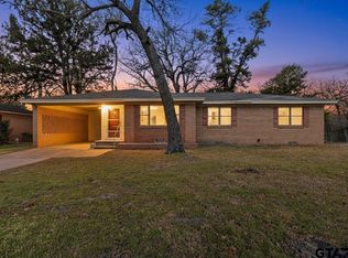 201 Woodbine Dr, Palestine, TX 75803