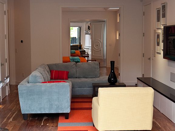 4th image of 441 Colon Ave