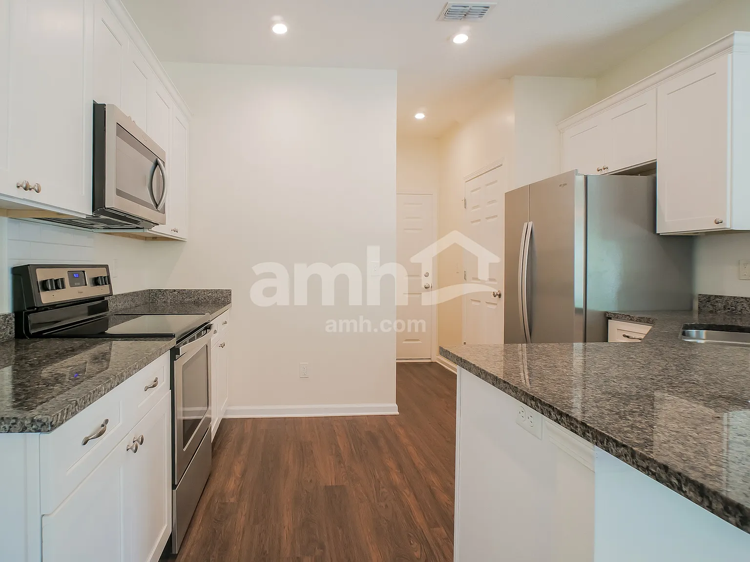 3 bed, 2.5 bath, 1800 sqft, $2,245 — Photo 4