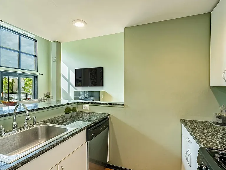 182 Gay St #606 — Photo 2