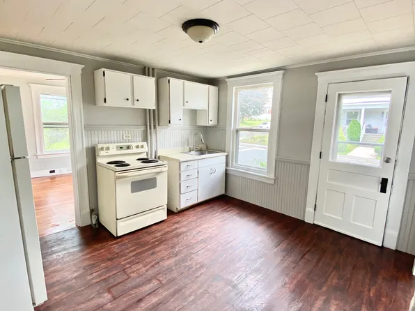 38 Pratt St #1, Winsted, CT 06098