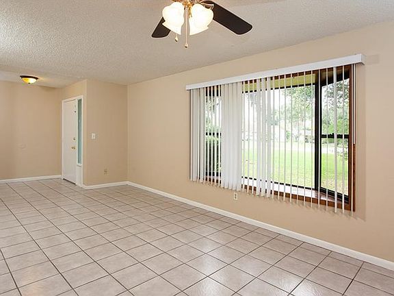 4th image of 718 Bahia Cir